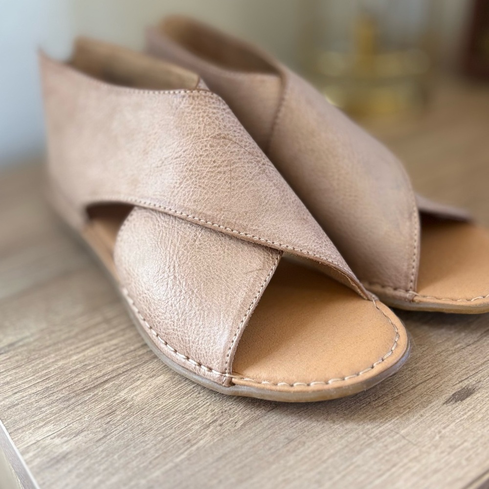 Women's Tan Sandals
